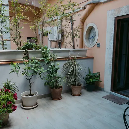 La Casa Di Alma Luxury 2* Катанія